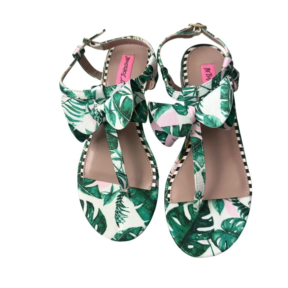 Betsey Johnson Prilla Sandals T-Strap Tropical Palm Multi Color Women's 6 NEW!